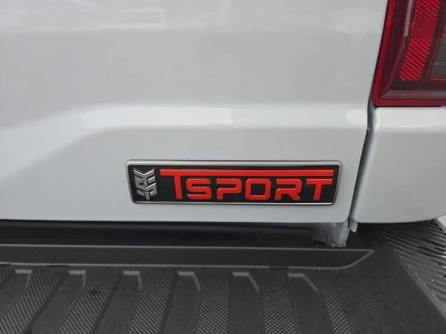 New 2025 Space White Metallic Ford XLT image 32