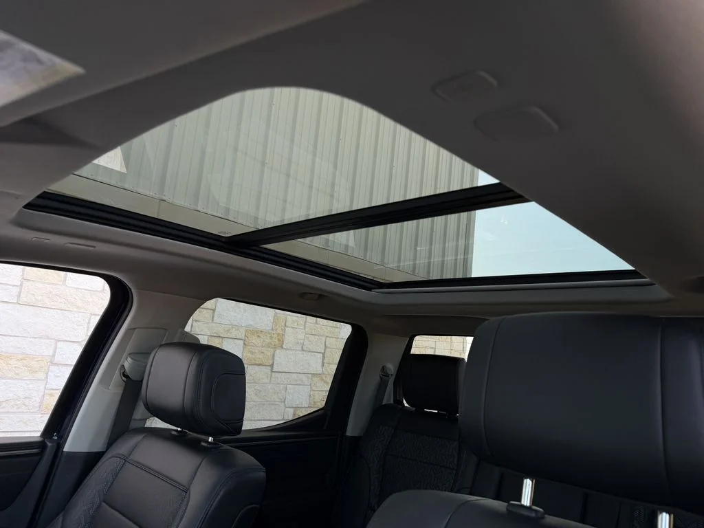 Used 2023  Toyota Limited image 26