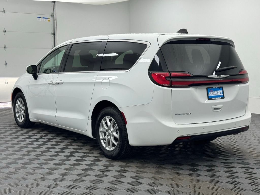 Used 2023 Bright White Clearcoat Chrysler Touring L image 11