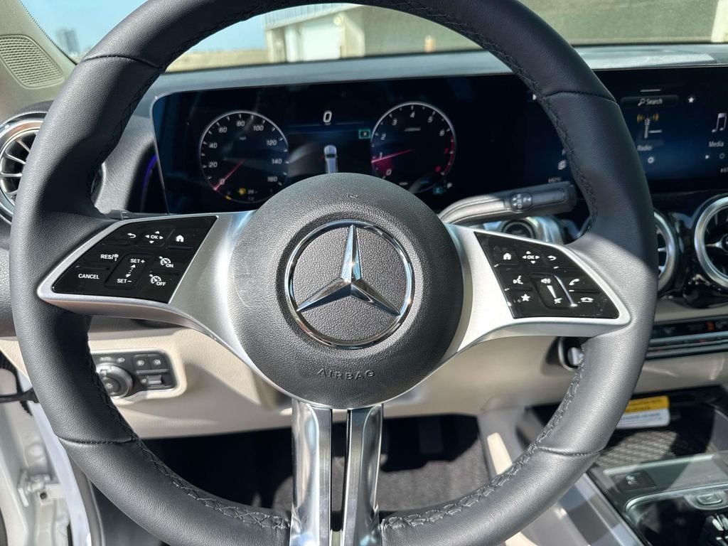 New 2026 Polar White Mercedes-Benz GLB 250 image 10