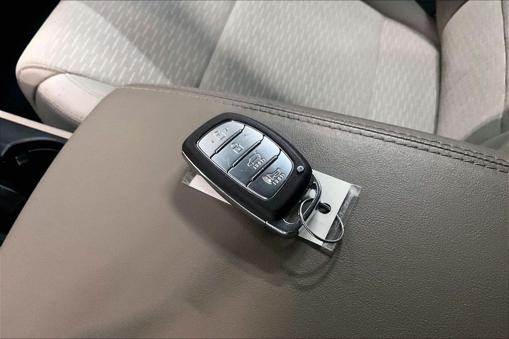 Used 2020 White Hyundai SEL image 11