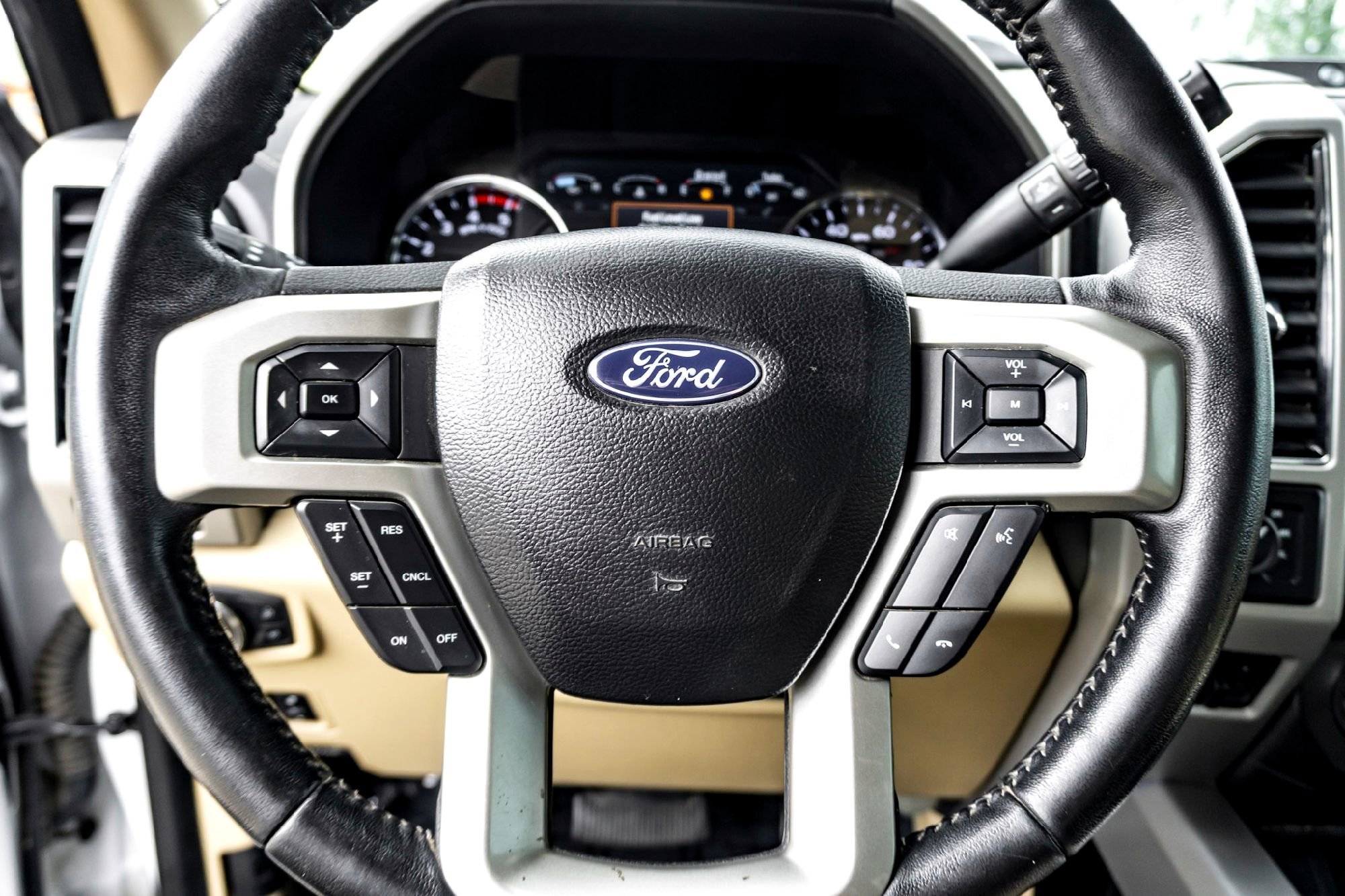 Used 2020 Oxford White Ford LARIAT image 16
