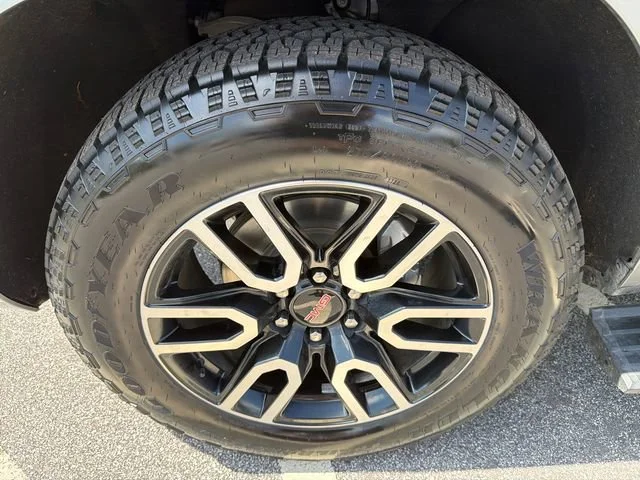Used 2023 Sterling Metallic GMC AT4 image 11