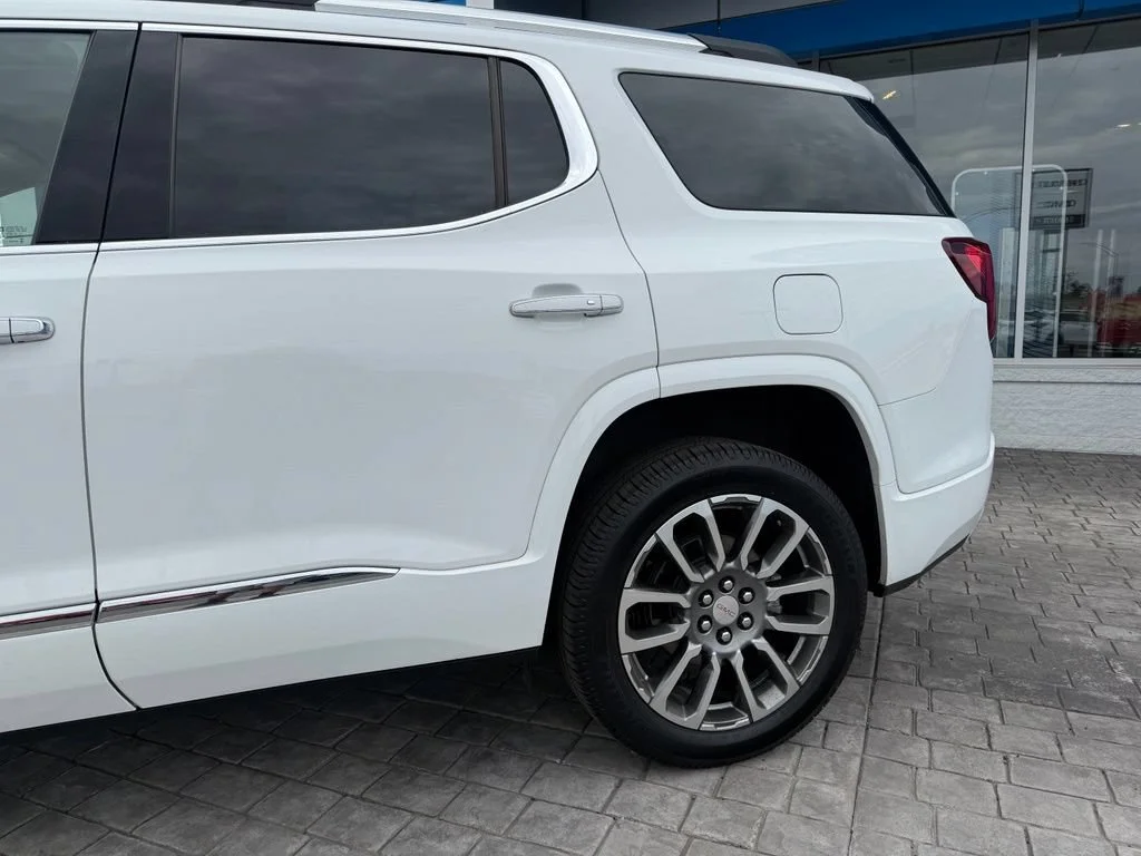 Used 2023 Summit White GMC Denali image 6