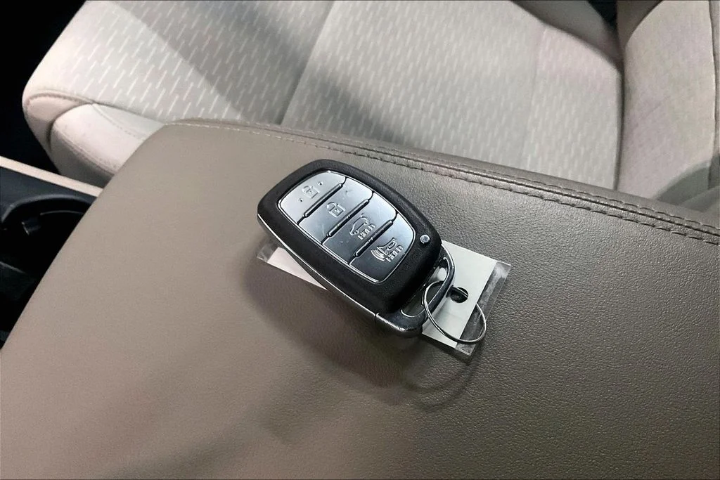 Used 2020 White Hyundai SEL image 11