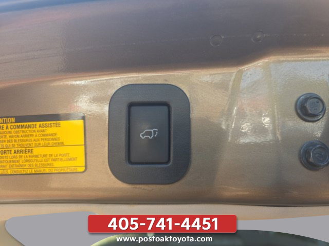 Used 2013 Gold Toyota LE image 32