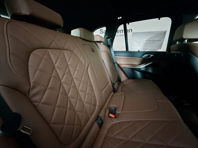 Used 2026 White Metallic BMW xDrive40i image 29