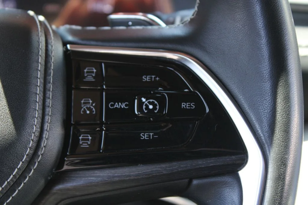 Used 2021 Silver Jeep Overland image 29