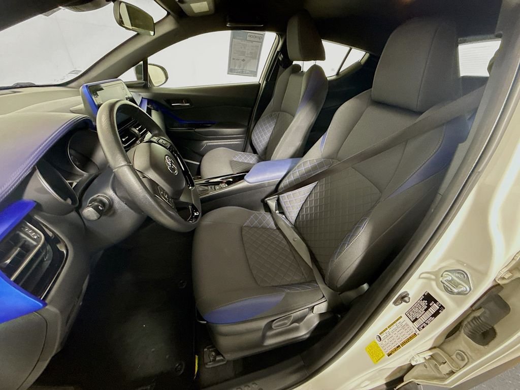 Used 2020 Blizzard Pearl w/Black Roof Toyota XLE image 20