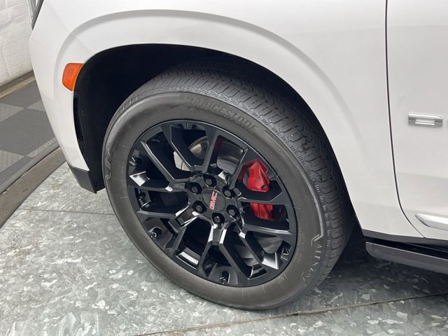 Used 2024 White Frost Tricoat GMC Denali image 38