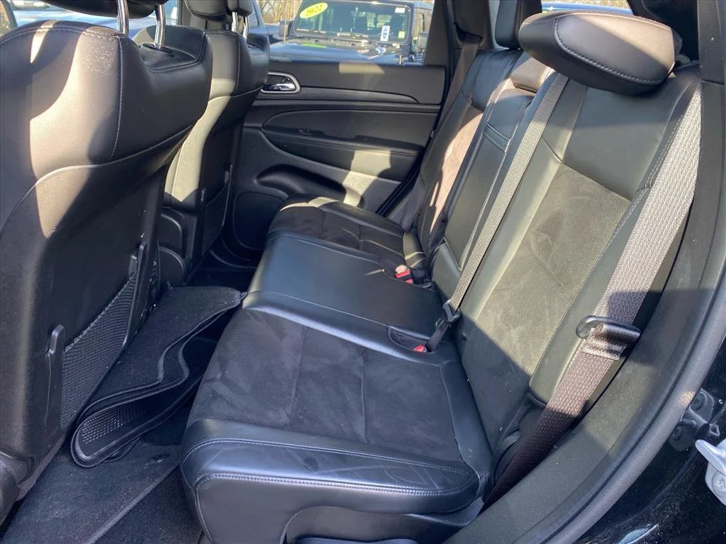 Used 2022 Diamond Black Crystal Pearlcoat Jeep Laredo X image 25