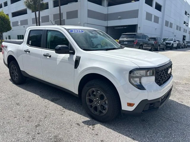 Certified Used 2025 Oxford White Ford XLT image 7
