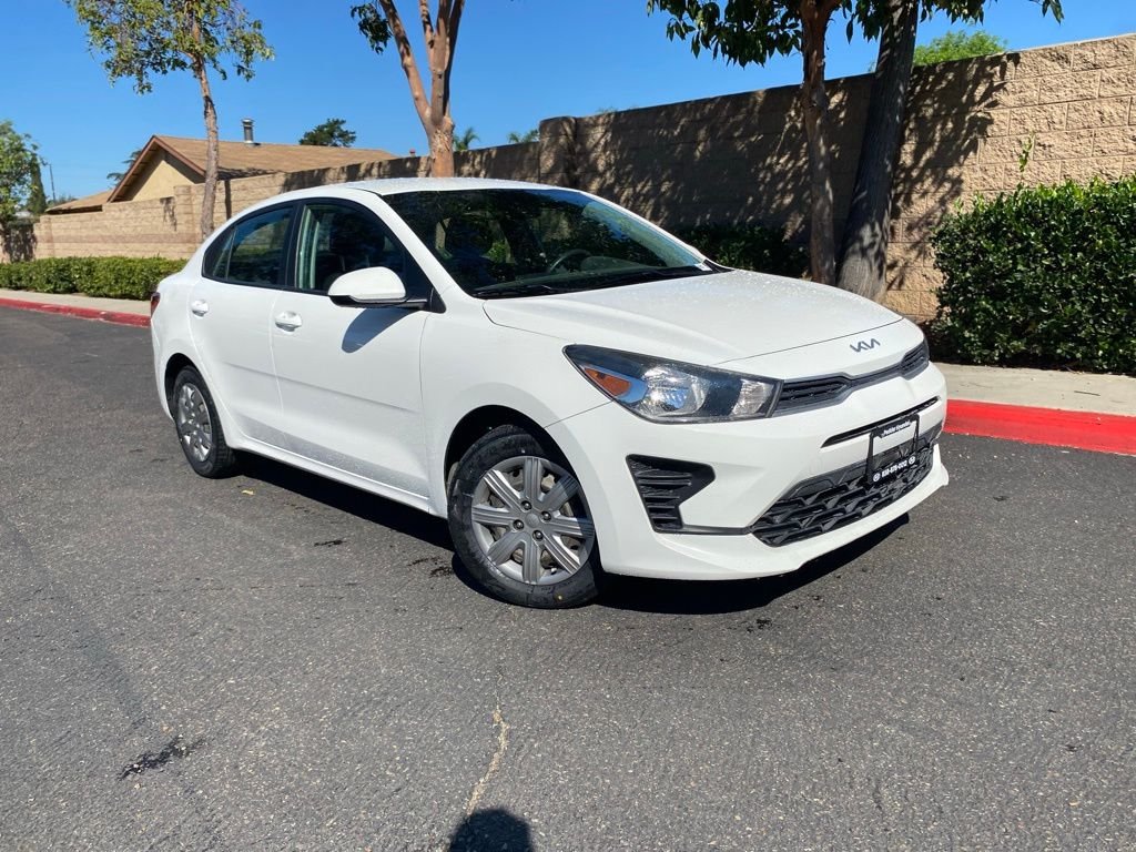 Used 2022 White Kia S image 1