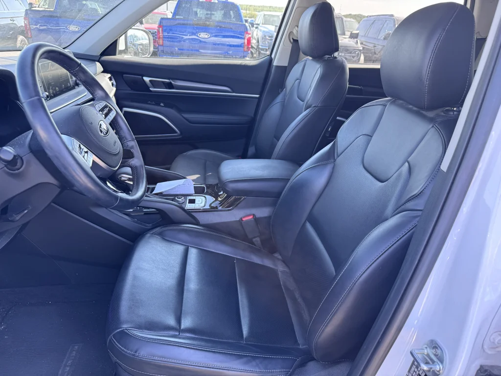 Used 2020 Snow White Pearl Kia S image 11