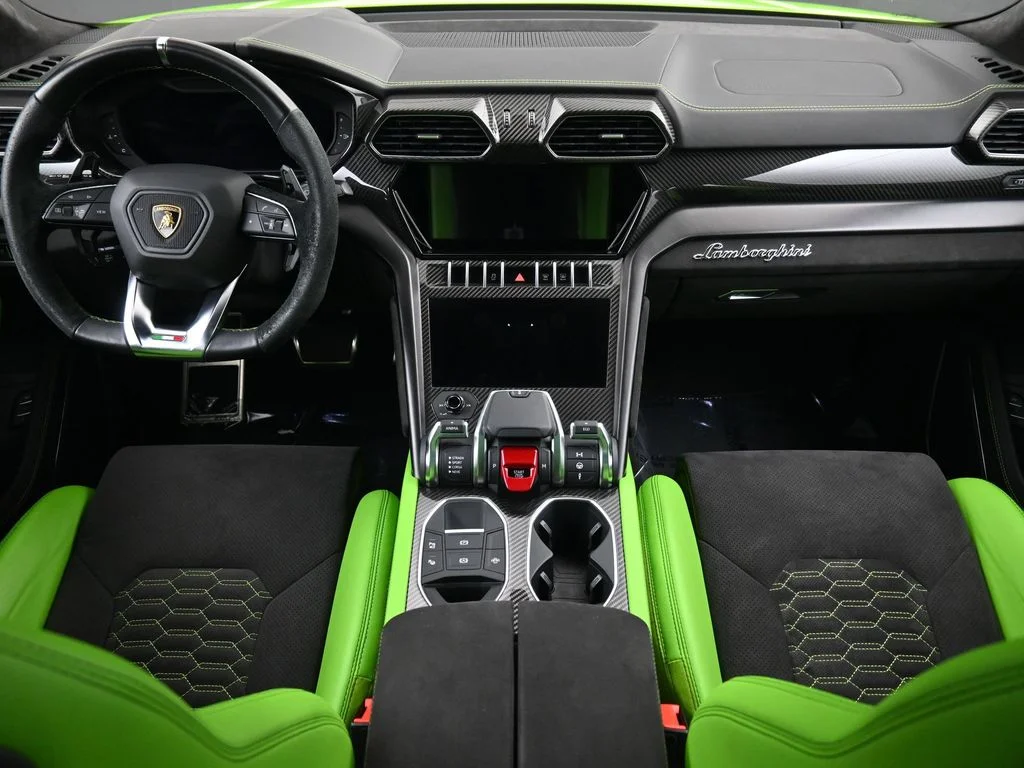 Used 2022 Green Lamborghini  image 4