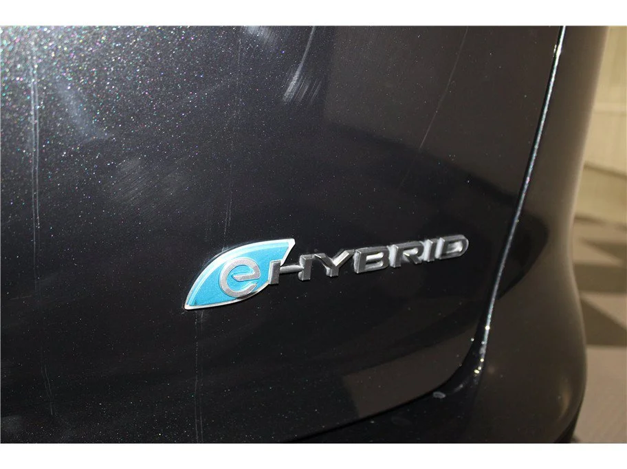 Used 2022 Brilliant Black Crystal Pearlcoat Chrysler Hybrid Touring L image 22