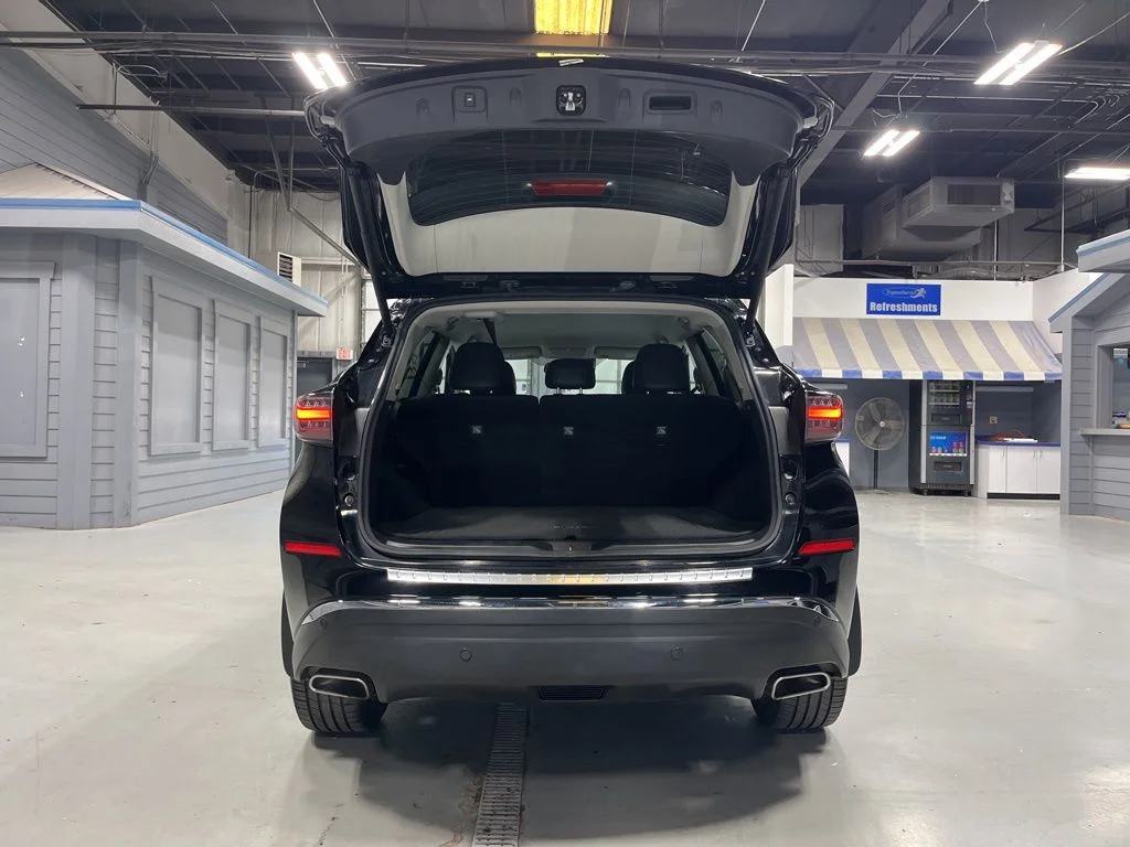 Used 2020 Super Black Metallic Nissan SL image 9