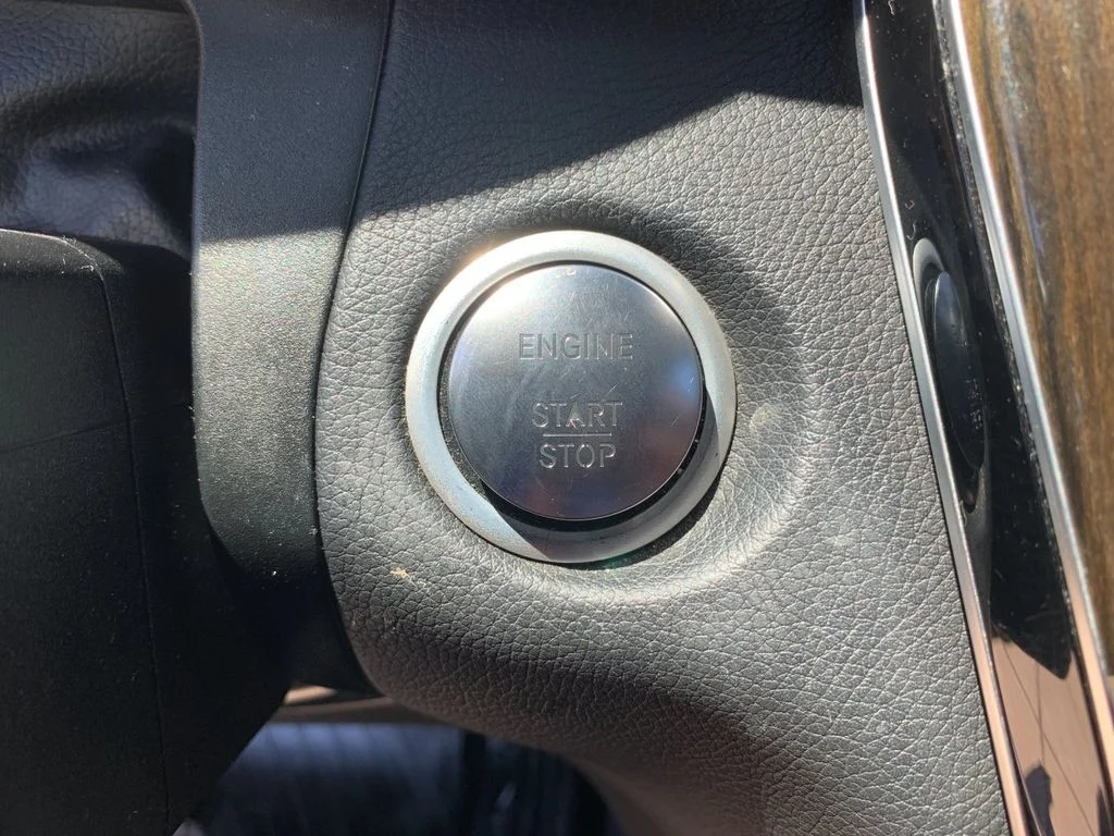Used 2017 Gray Mercedes-Benz GLC 300 image 27