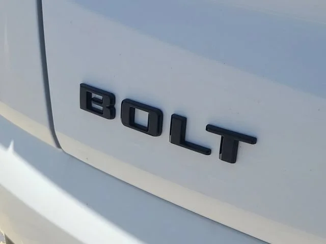 New 2027 Summit White Chevrolet LT image 29