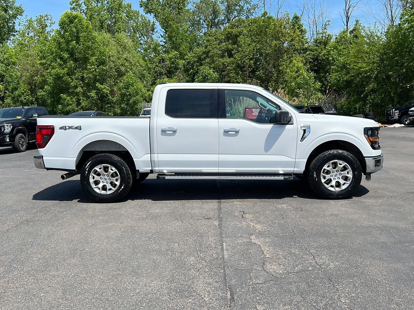 Used 2025 Oxford White Ford XLT image 17