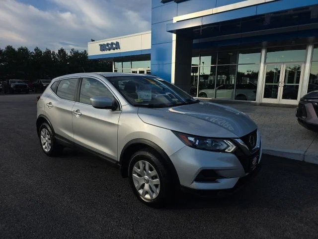 Used 2020 Silver Nissan S image 1