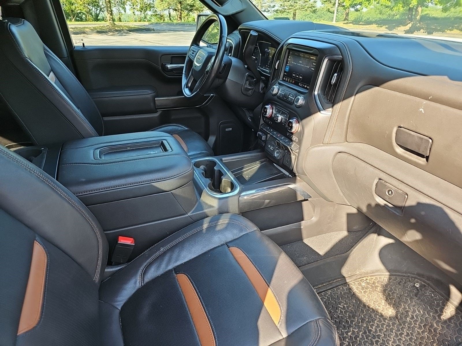 Used 2022 Summit White GMC AT4 image 9