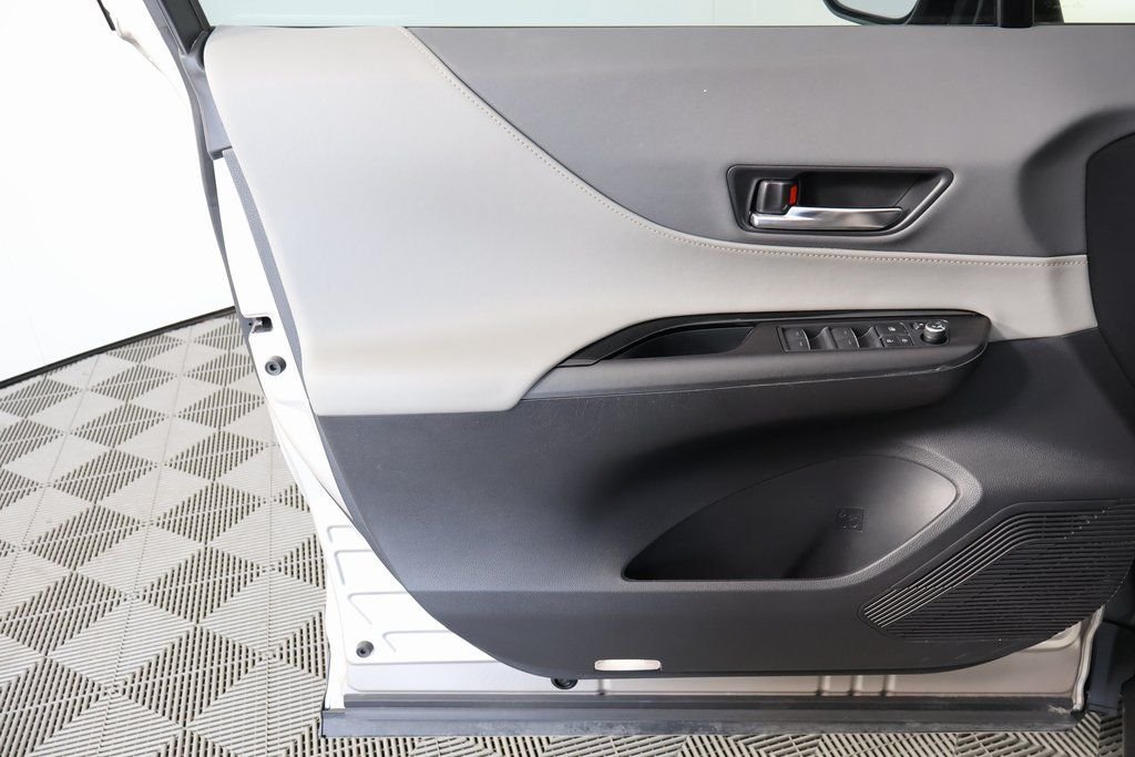 2023 Toyota Venza LE - Photo 12