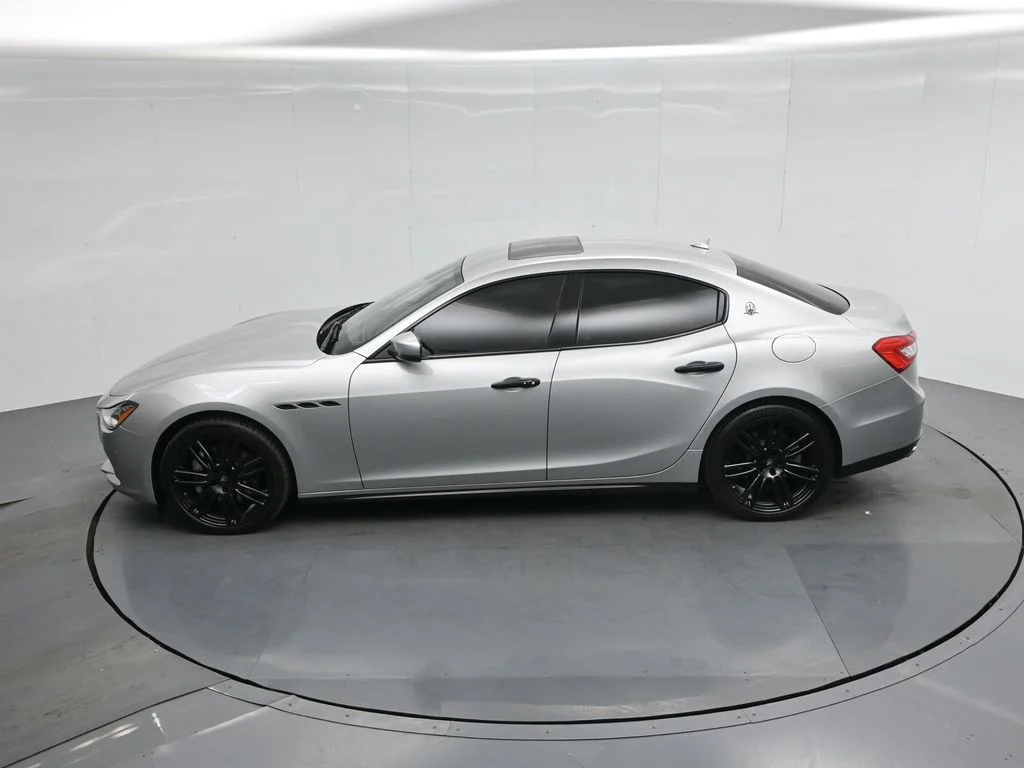 Used 2017 Silver Maserati Base image 39