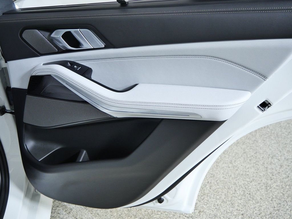 New 2026 Alpine White BMW xDrive40i image 24