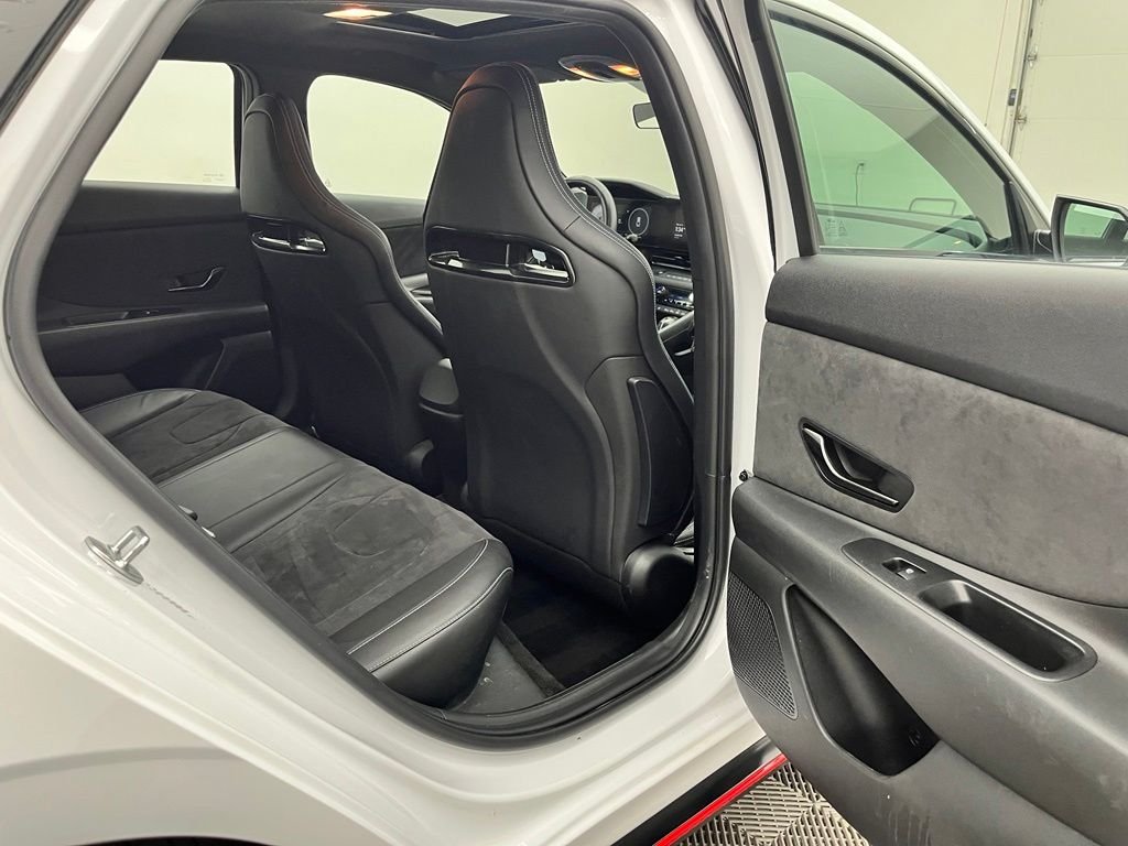Used 2022 White Hyundai Base image 34