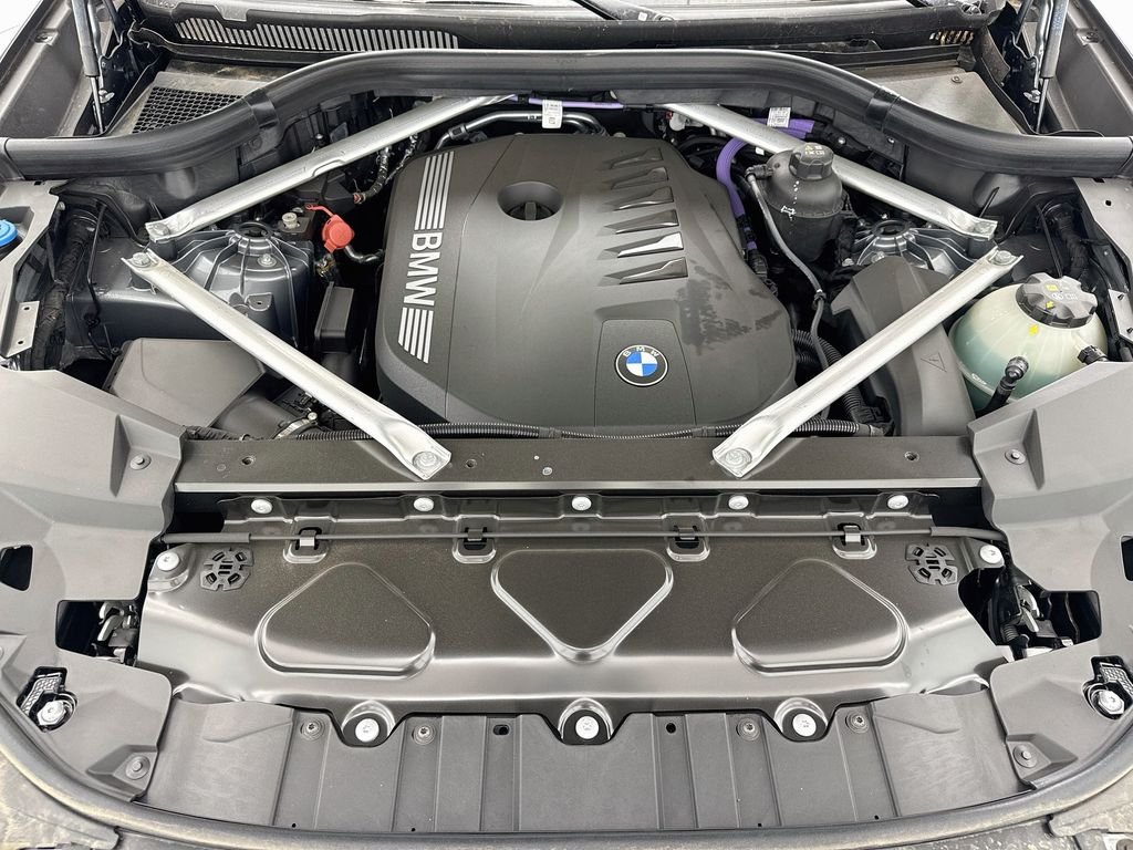 New 2026 Gray Metallic BMW xDrive40i image 28