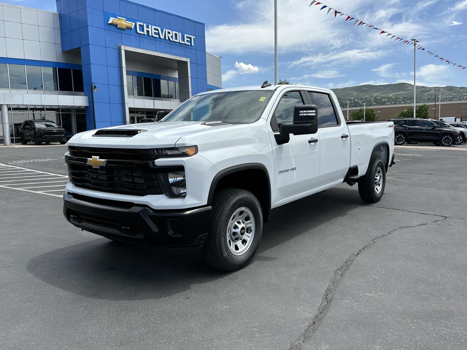 New 2026 Summit White Chevrolet WT image 3
