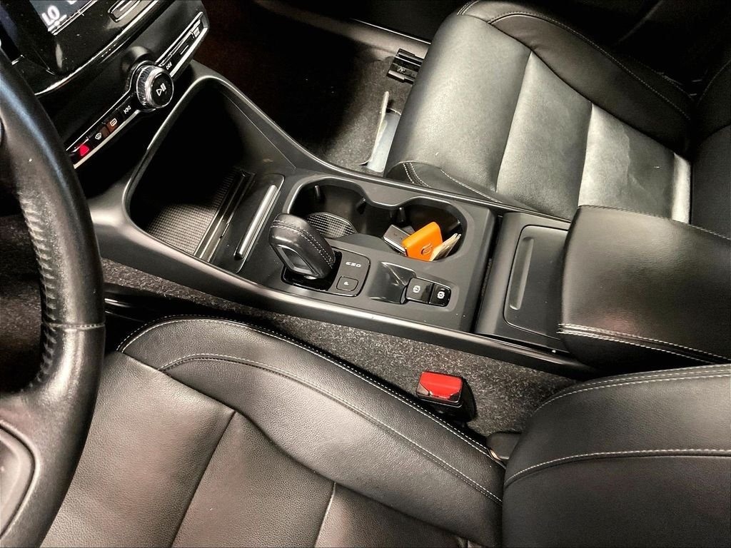 Used 2021 Blue Volvo Momentum image 20