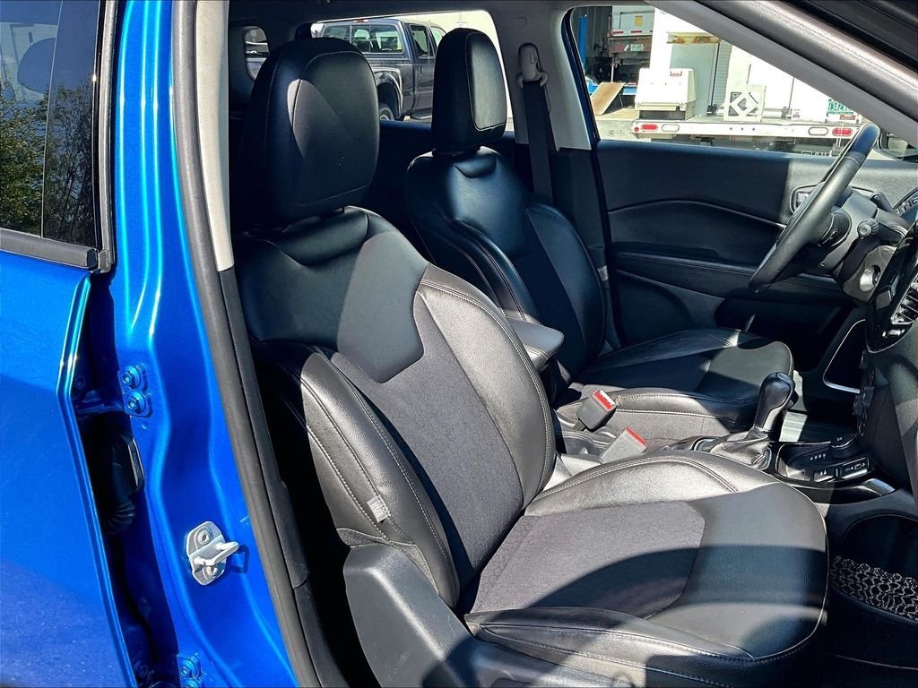 Used 2018 Laser Blue Pearlcoat Jeep Latitude image 7