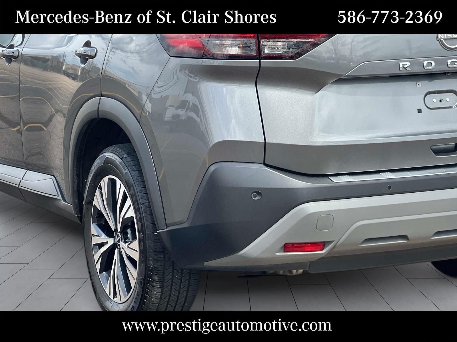 Used 2022 Gray Nissan SV image 5