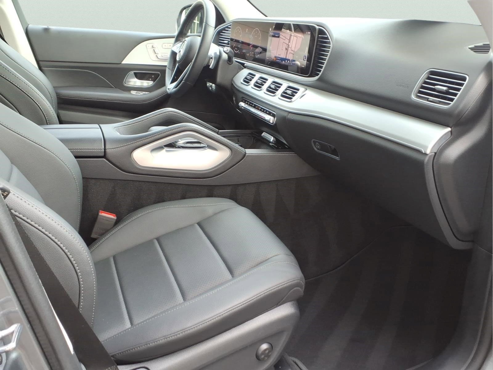Certified Used 2024 Selenite Grey Metallic Mercedes-Benz GLE 350 4MATIC® SUV image 29
