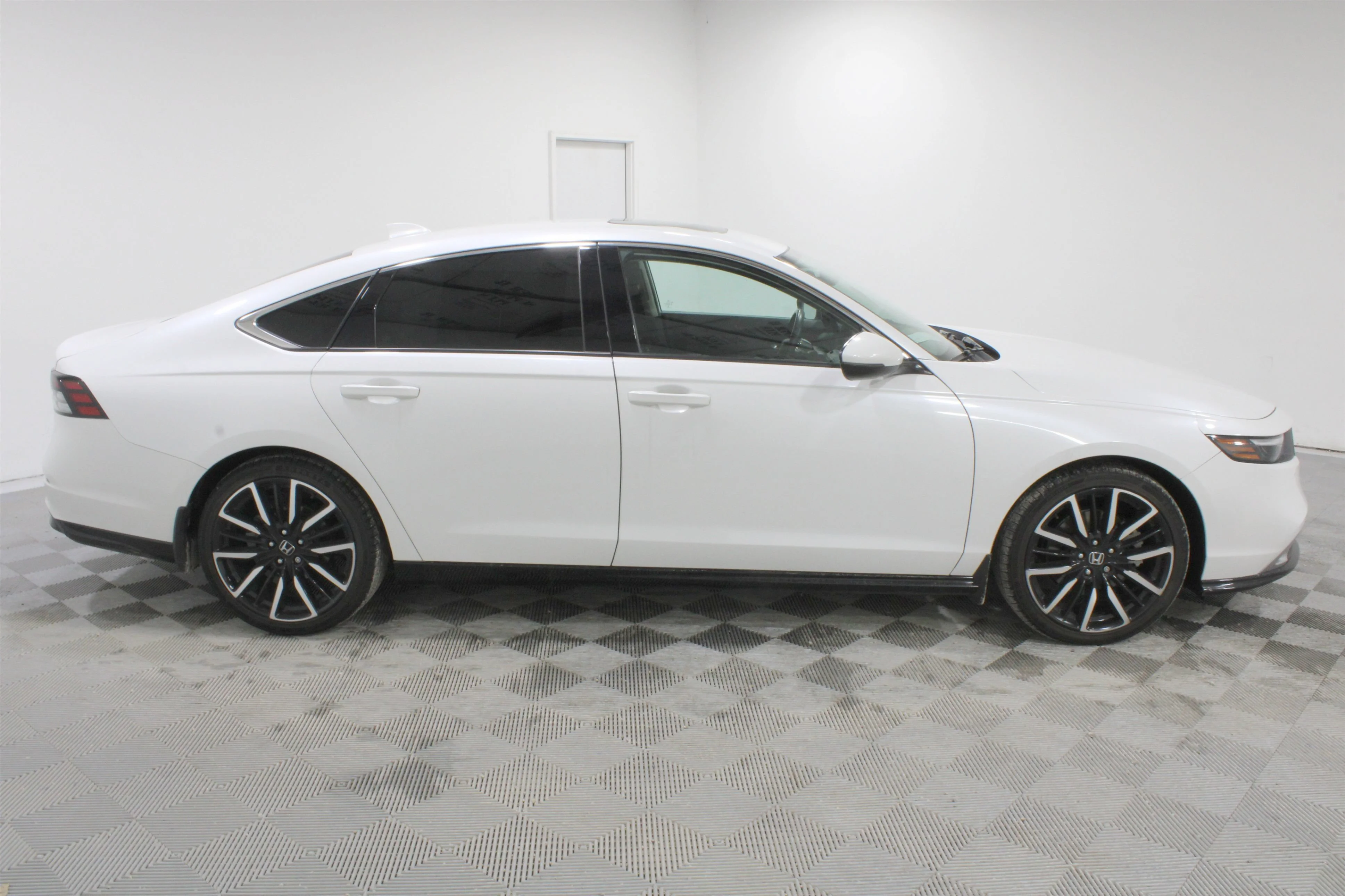2023 Honda Accord Hybrid Touring - Photo 25