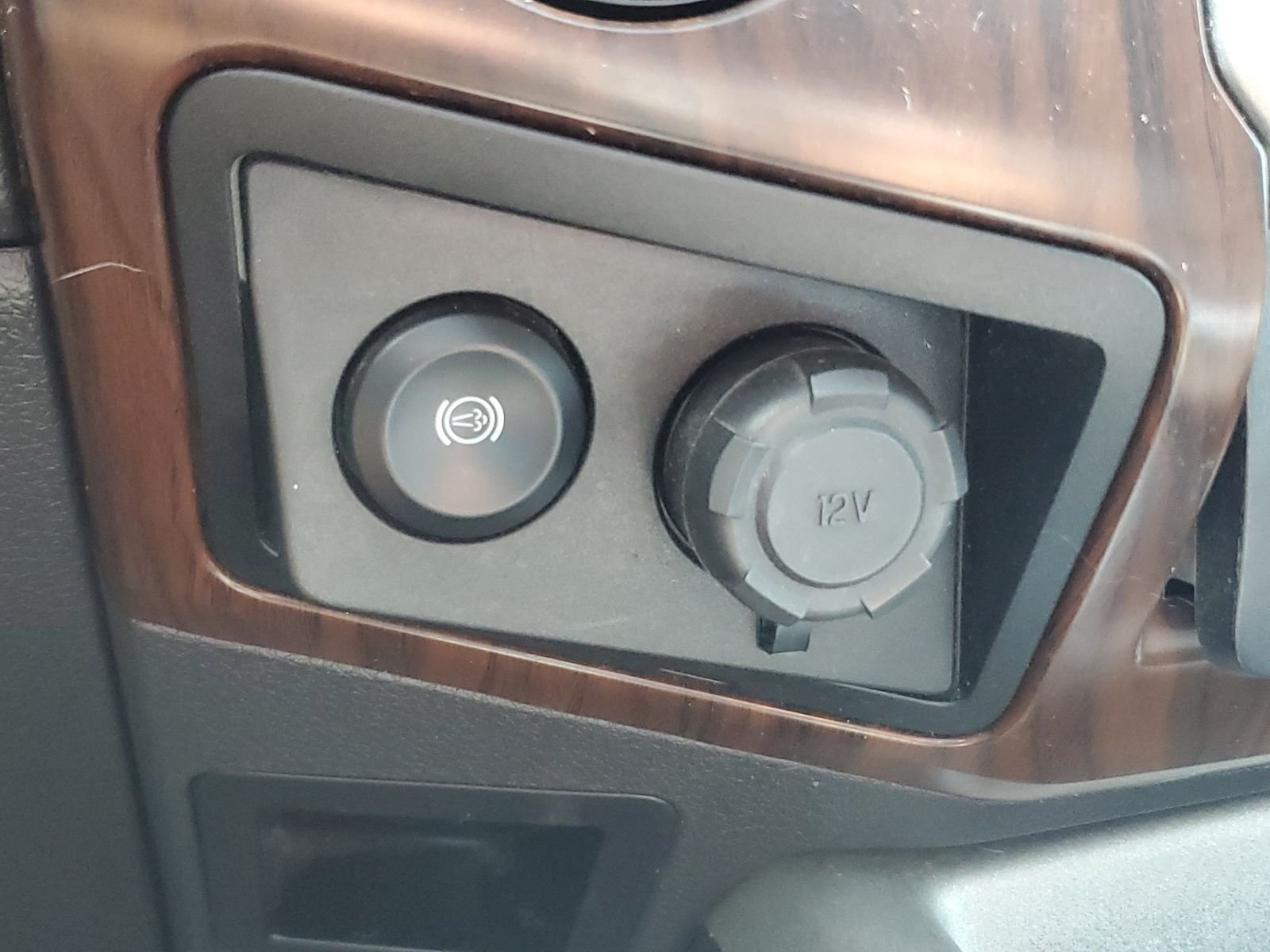 Used 2016 Black Ford Lariat image 28