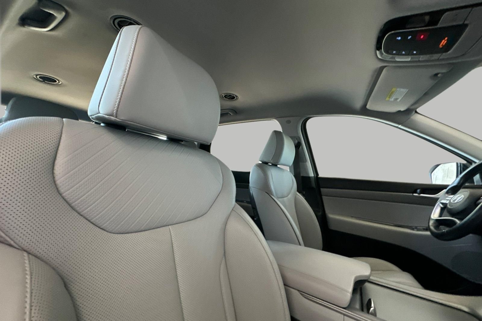 Used 2025 White Hyundai SEL image 19
