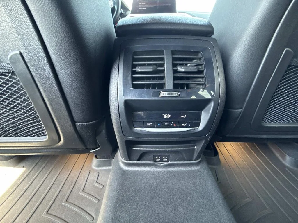 Used 2022 Black BMW sDrive30i image 12
