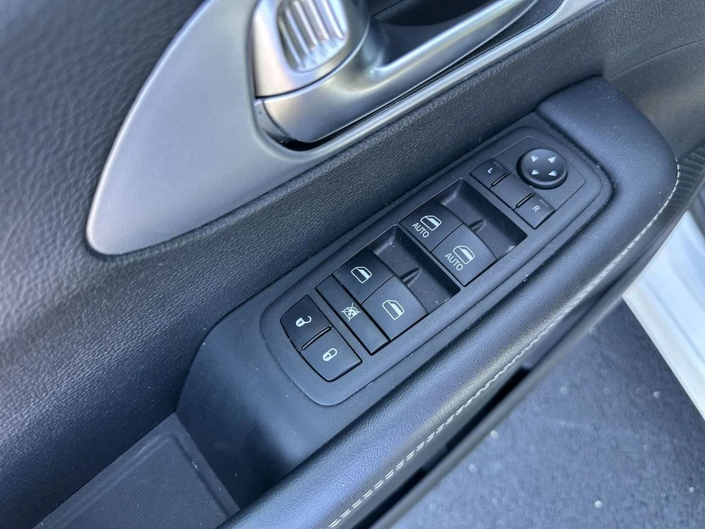 Used 2023 White Chrysler Touring image 19