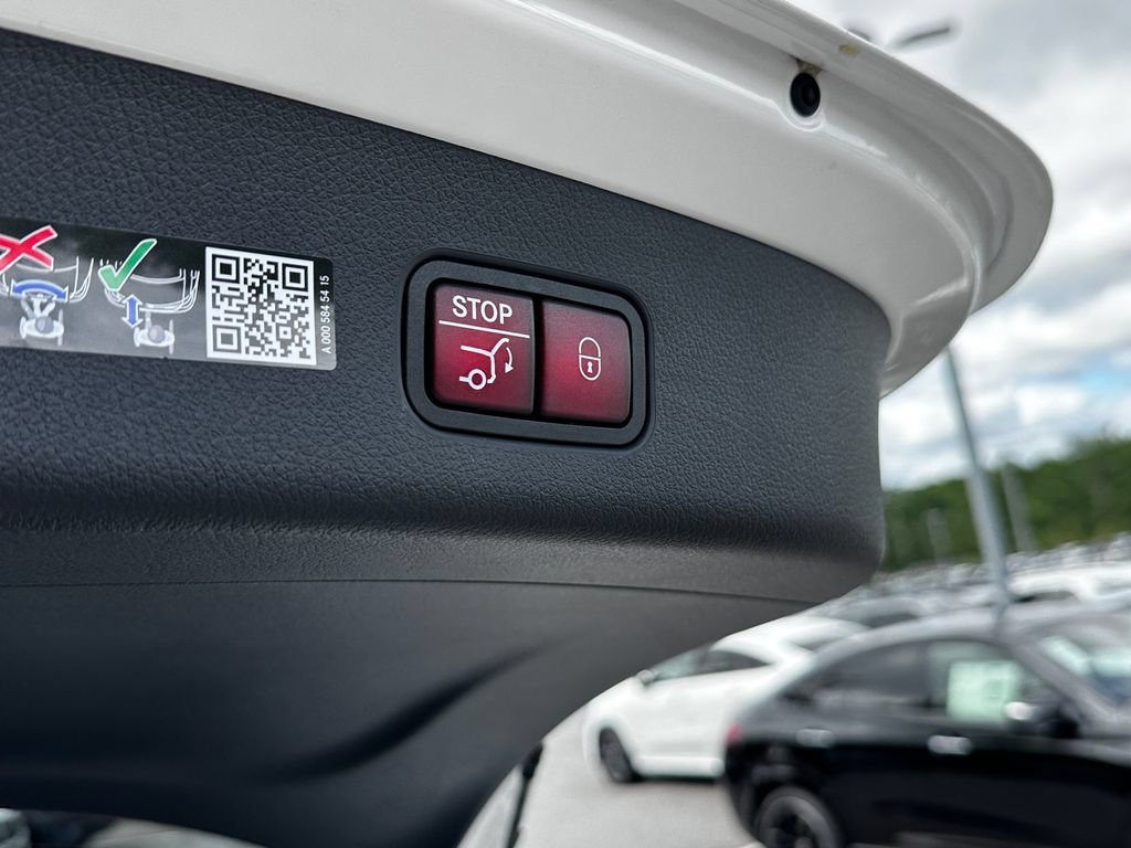 New 2026 Polar White Mercedes-Benz GLC 300 image 60