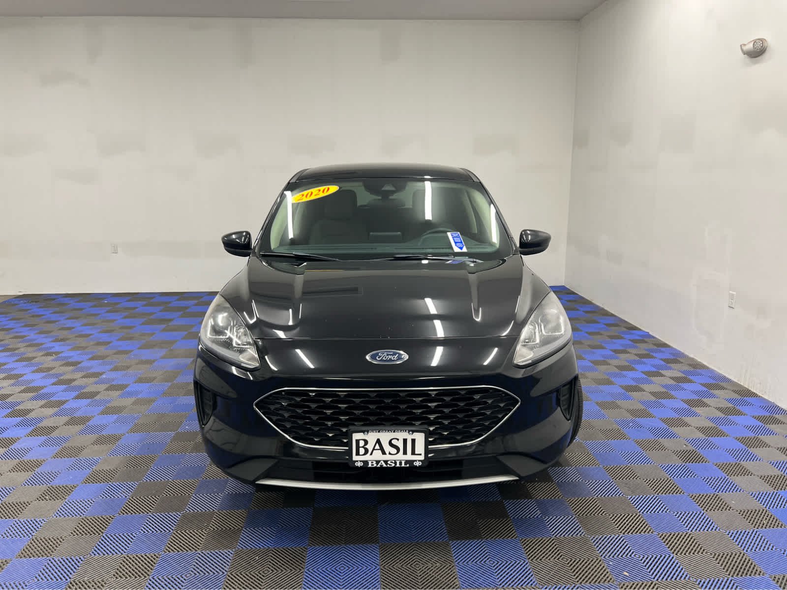 Used 2020 Agate Black Ford SE image 2