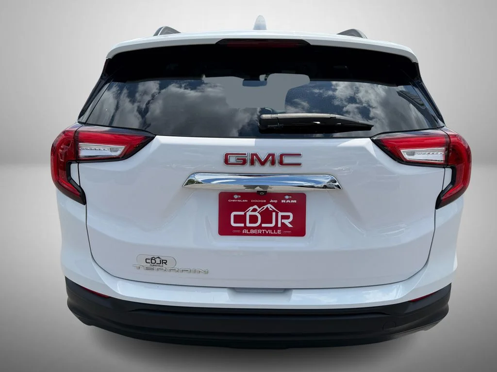 Used 2022 White GMC SLE image 9