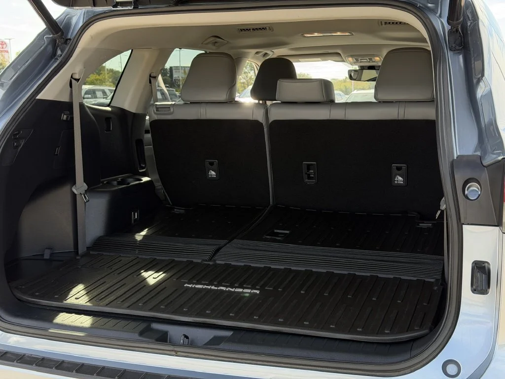 Used 2022  Toyota XLE image 29