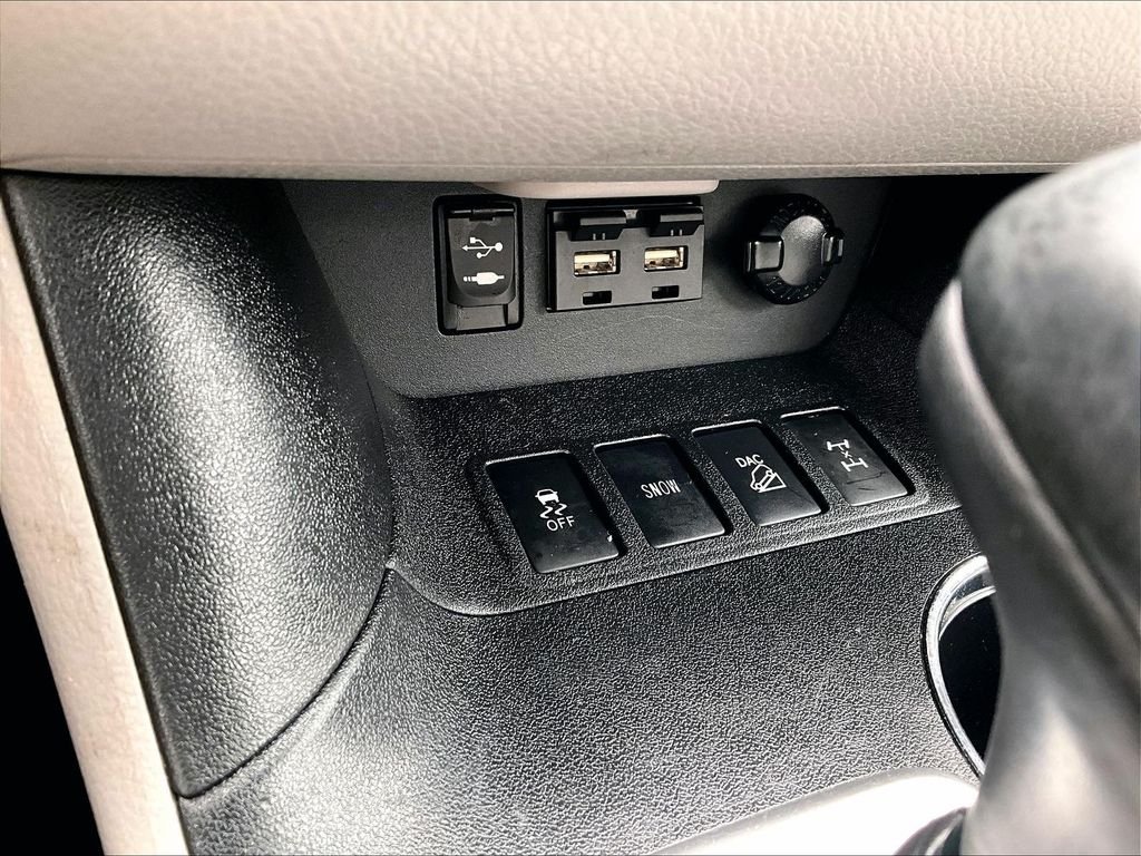 Used 2019 White Toyota XLE image 28