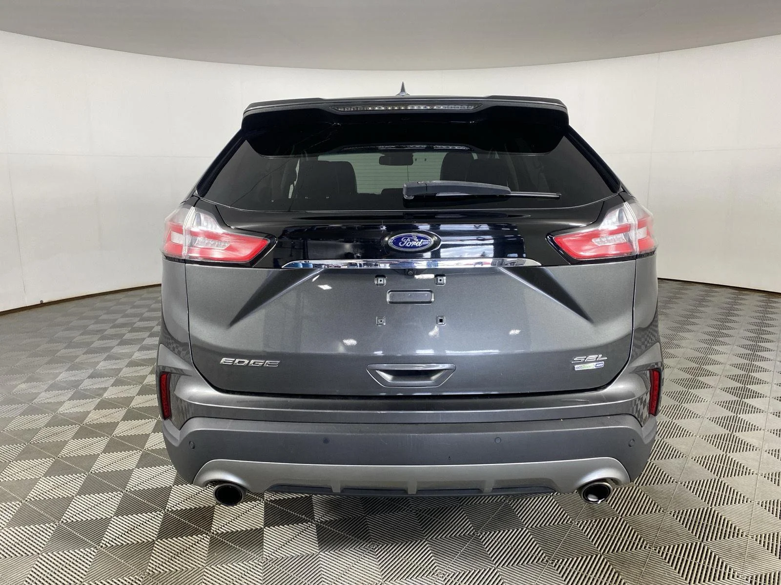 Used 2020  Ford SEL image 6