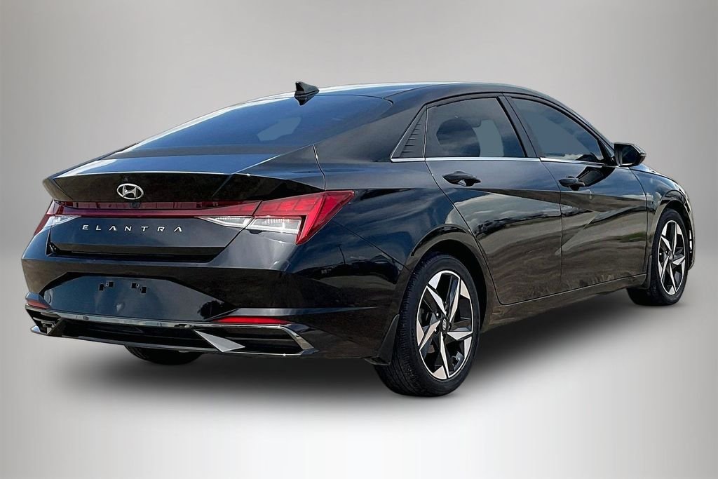 Used 2022 Black Hyundai SEL image 5
