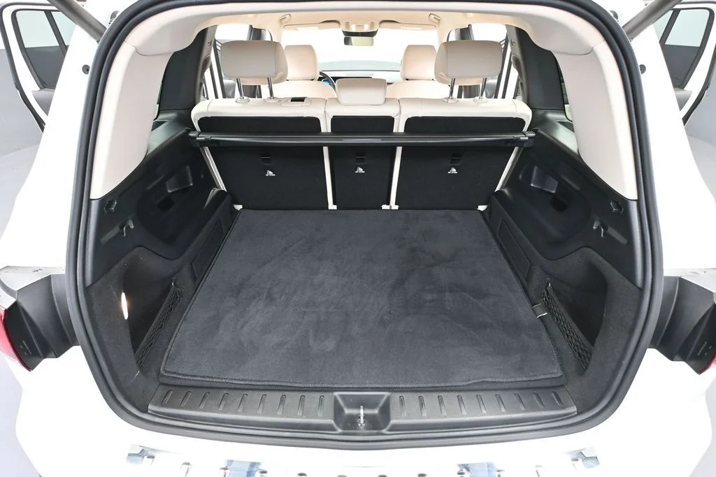 Used 2022 White Mercedes-Benz 300 image 39
