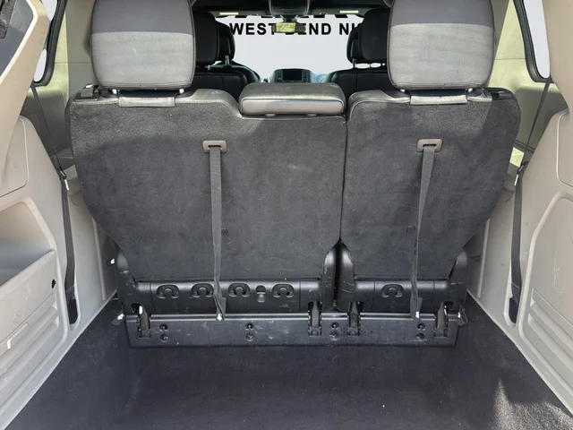 Used 2019 White Dodge SXT image 28